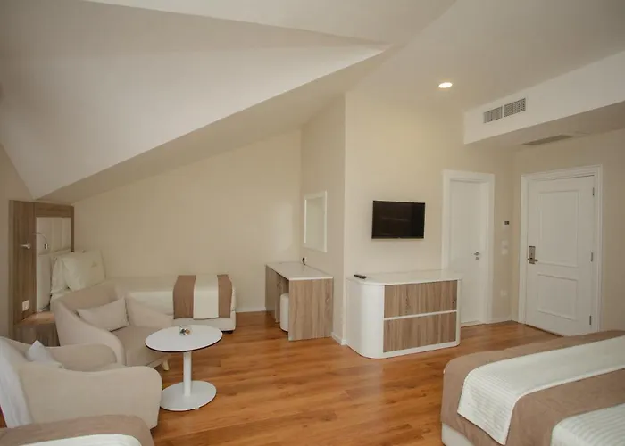 Kompleksi Exalco-al Hotel Barbullush