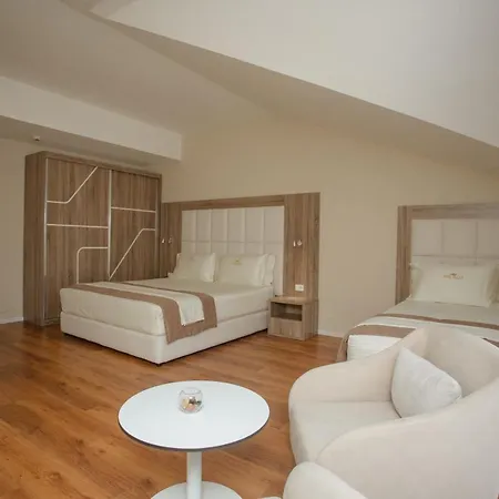 מלון Kompleksi Exalco-al