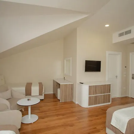 Kompleksi Exalco-al מלון Barbullush