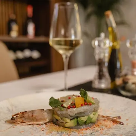 מלון Kompleksi Exalco-al