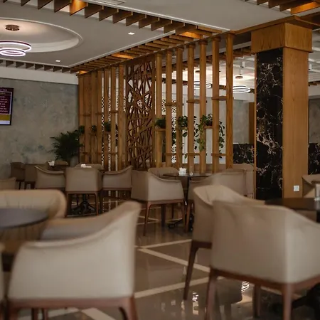 מלון Kompleksi Exalco-al 4*