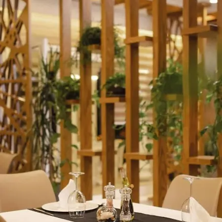 מלון Kompleksi Exalco-al Barbullush